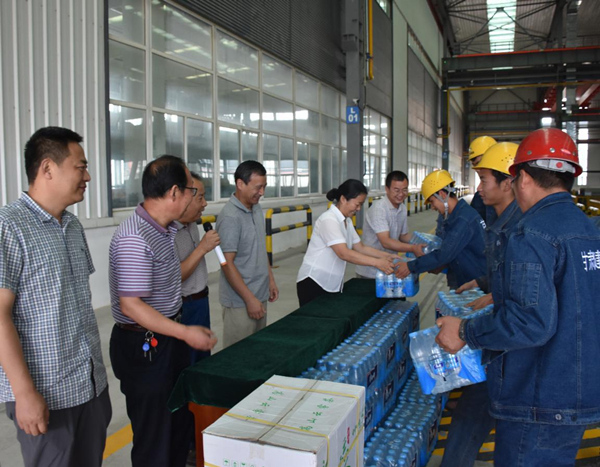 把“清涼”送到一線，讓關懷無處不在